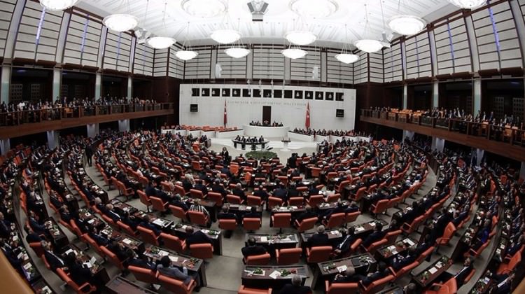 CHP'li isimi AK Parti ve MHP'liler alkışladı