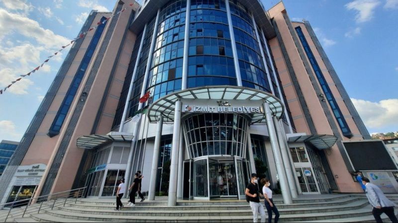 CHP’li İzmit Belediyesi mülklerini satışa çıkardı