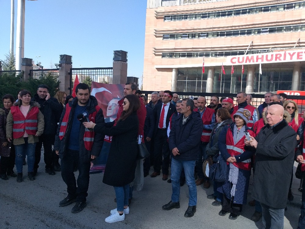 CHP’li muhalifler Genel Merkeze geldi 