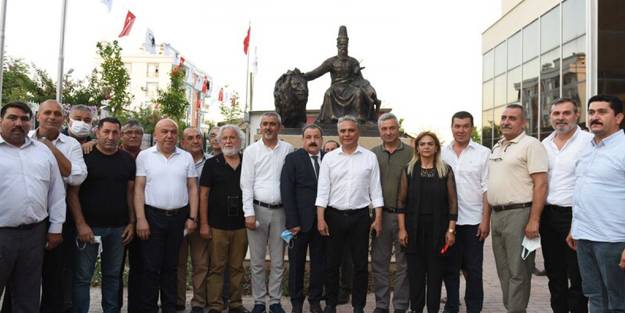 CHP'li belediyeler heykellere doymuyor!