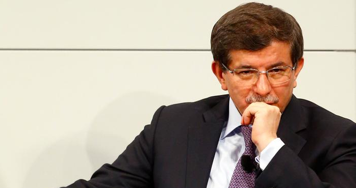 CHP'li o isim, sap gibi ortada kalan Davutoğlu'na akıl verdi
