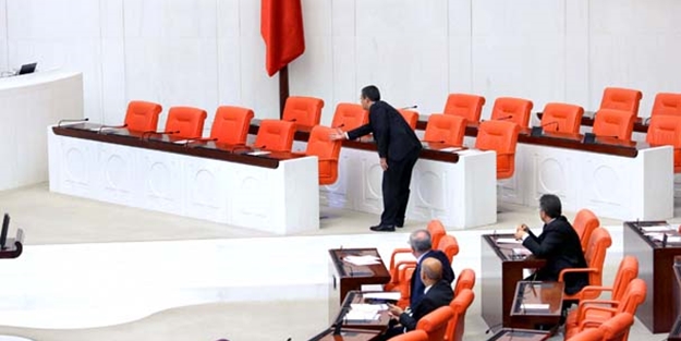 CHP'li isimden TBMM'de tuhaf hareketler