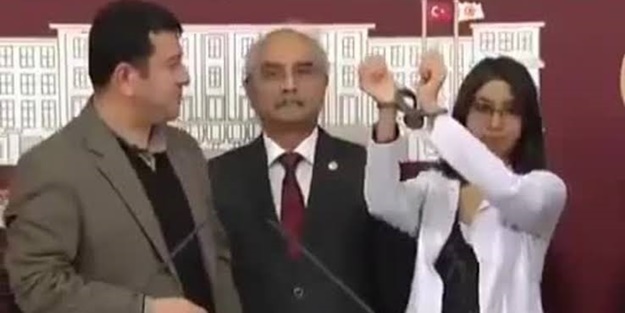 CHP'li Özgür Özel'den teröristi TBMM'de ağırlayan Veli Ağbaba'ya destek!