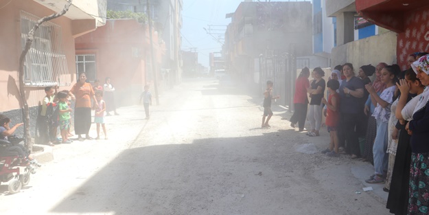 CHP'li Seyhan Belediyesi bir mahalleyi tozlar içinde bıraktı!