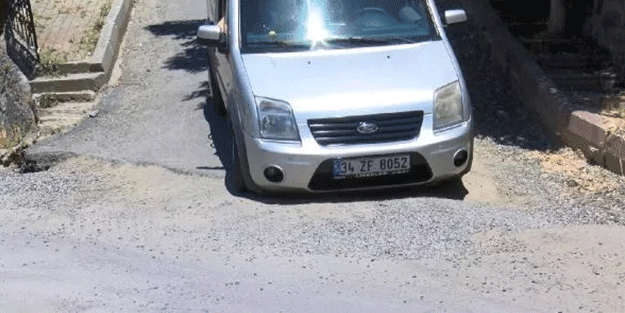 CHP'li Şişli Belediyesi çukurları kapatmaktan aciz! Vatandaş isyan etti: Hizmet istiyoruz