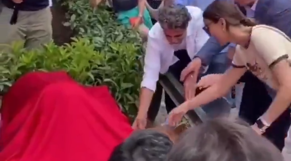 CHP'li Şişli Belediyesi'nden "dev proje"! Mama kabı heykeliyle açılış yaptılar!
