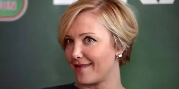 CHP'li sözde sanatçı Berna Laçin çok fena saçmaladı! Hadi git işine be kadın