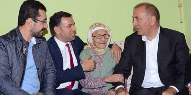 CHP'li vekillerden nineye büyük ayıp!