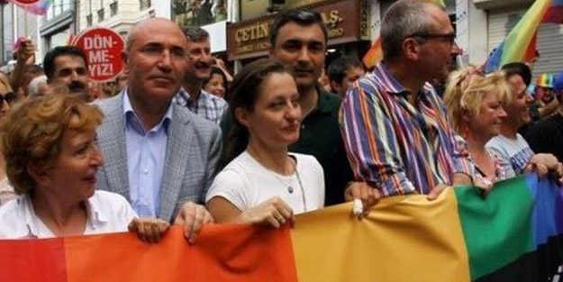 CHP’li Tunç Soyer’den LGBTİ’ye destek