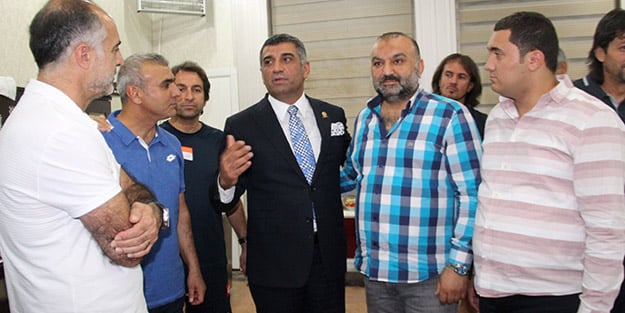 CHP'li vekil 6 aylık maaşını şehrin futbol takımına bağışladı
