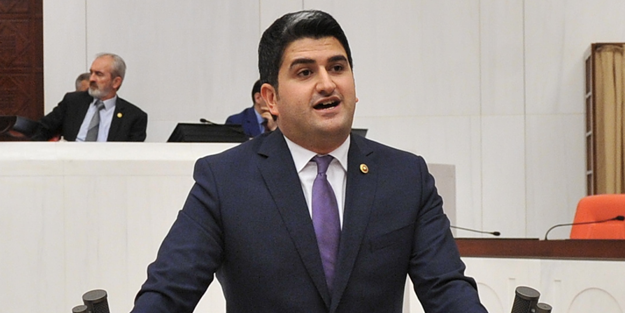Beşiktaş'ı tebrik edip AK Parti'yi...