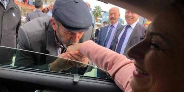 CHP'li vekil yaşlı adama el öptürdü
