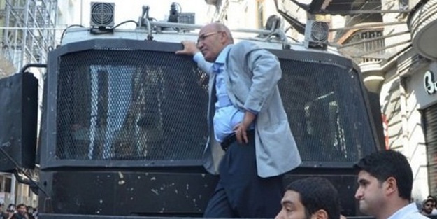 CHP'li vekil, sapkın LGBT üyeleri için şov yaptı