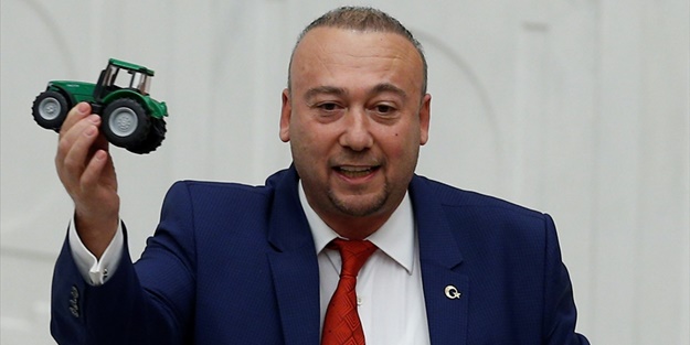 CHP'li vekilden 'oyuncak' şov