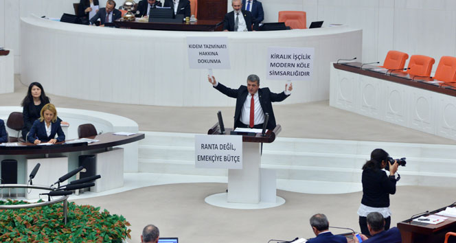 CHP'li vekilden pankartlı konuşma