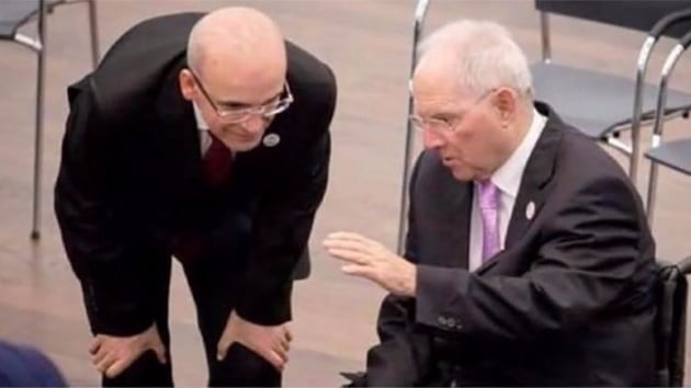 CHP'li vekili utandıran fotoğraf!