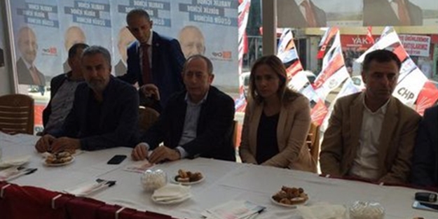 CHP'li vekiller AK Parti'nin seçim beyannamesini izledi