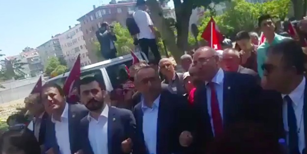 CHP'li vekillerden terör marşı - VİDEO