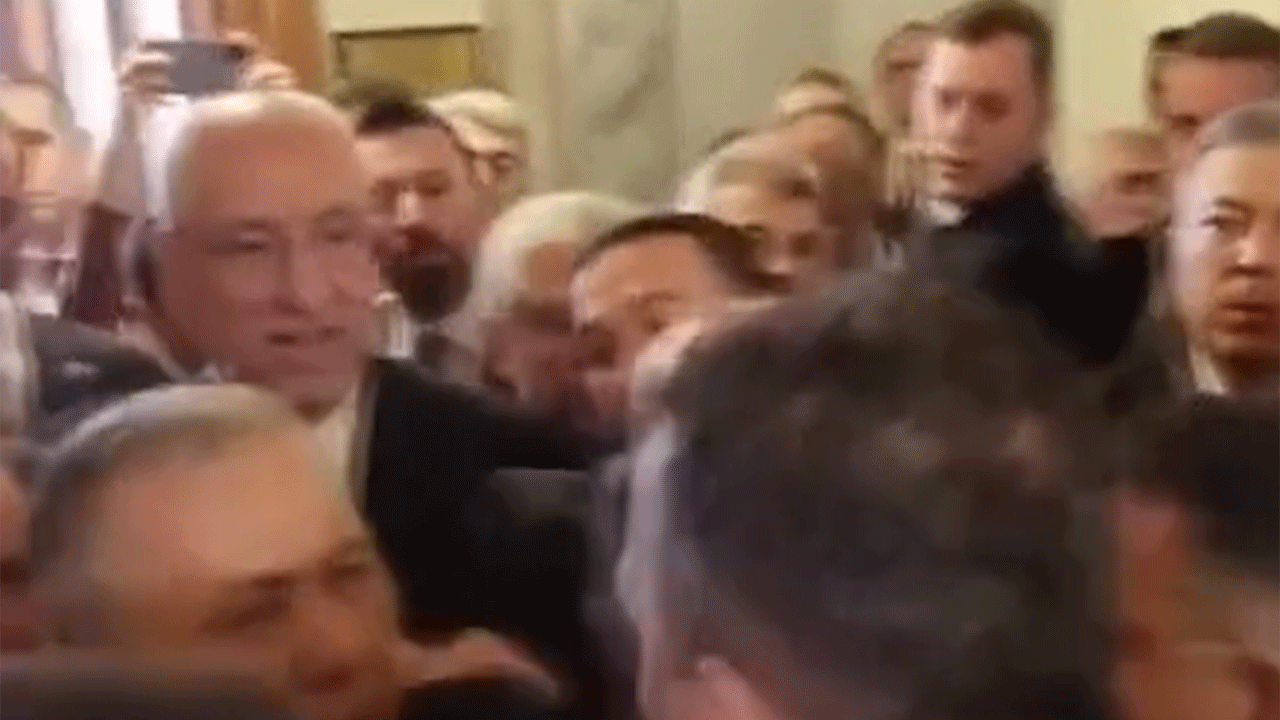 CHP’li vekillerden Meclis’te rezillik! İçişleri Bakanı Yerlikaya’ya saldırı