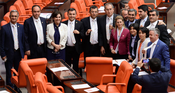 CHP’li vekillerden otizmliler vakfına destek