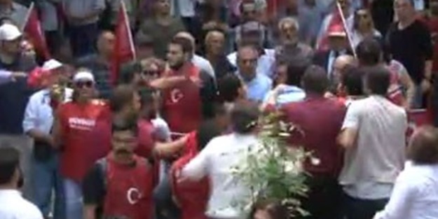 CHP'liler Anıtkabir yolunda tekme tokat birbirine girdi