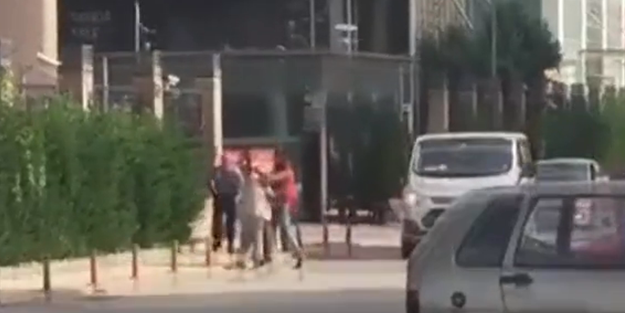 CHP'liler bir işçiyi tekme tokat dövdü! 