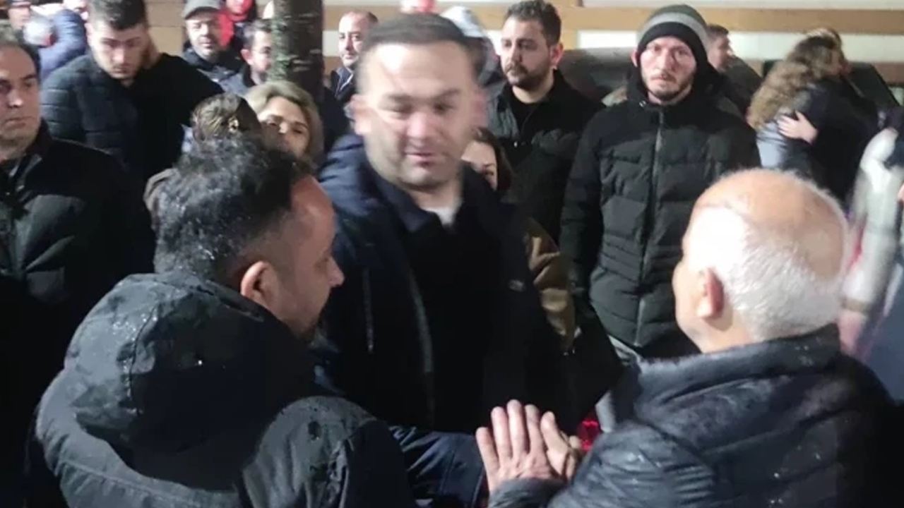 CHP'liler 'bu kadarı olamaz' dedirtti: Tacizci başkana adliye önünde destek sloganları attılar!
