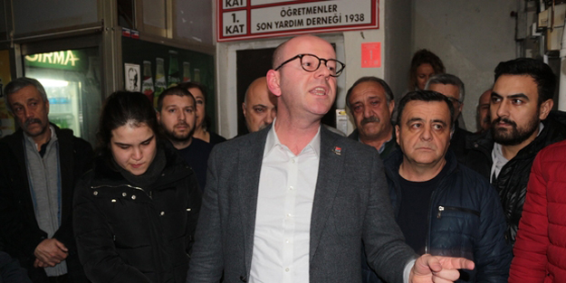 CHP'liler il binası önünde toplandılar: Bu adaya oy yok!