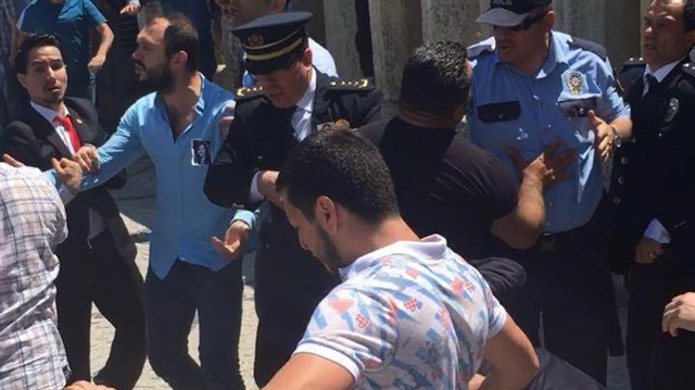 CHP'liler şehit cenazesinde tartışma çıkardı