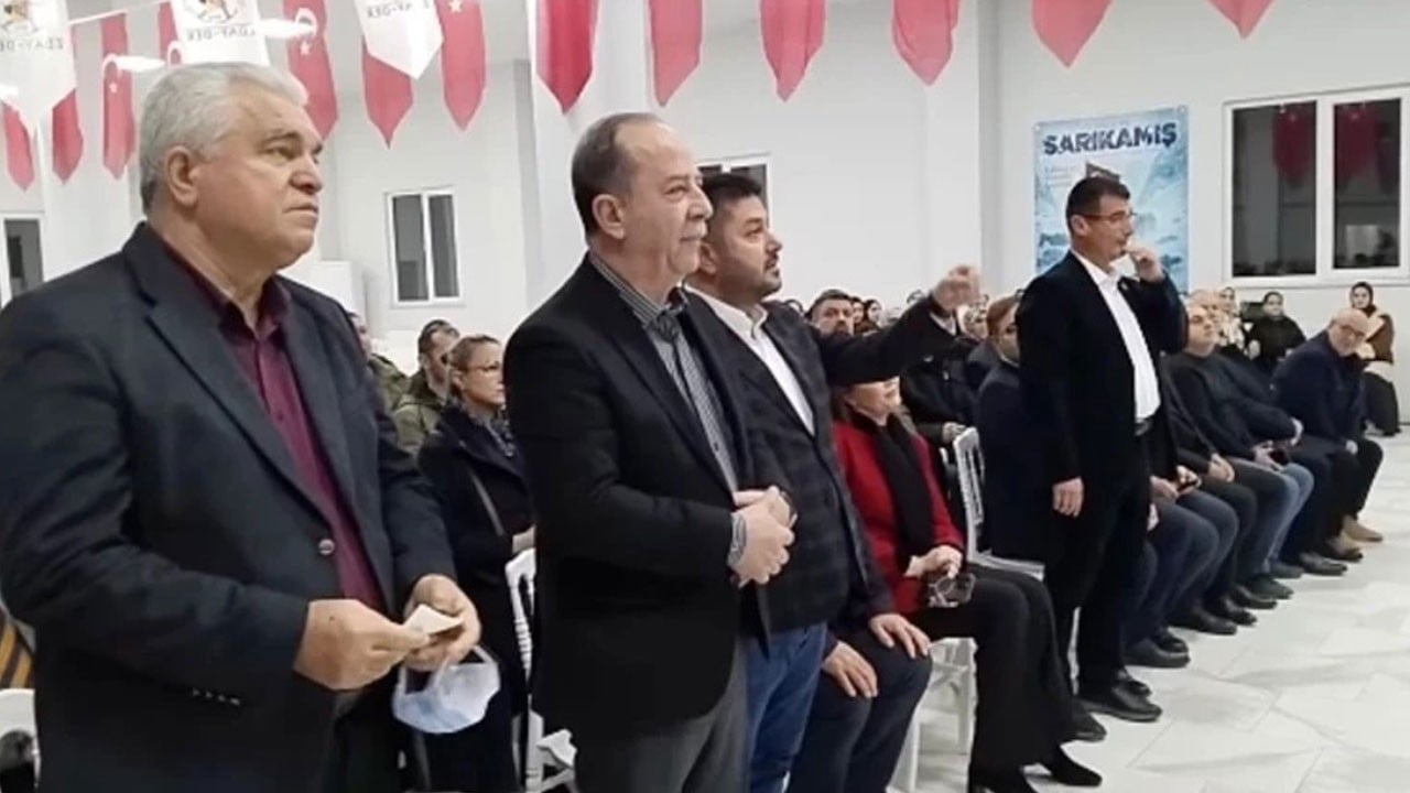 CHP’liler sunucunun üzerine yürüdü: En başta neden anmadın! Sarıkamış anmasında Mustafa Kemal kavgası