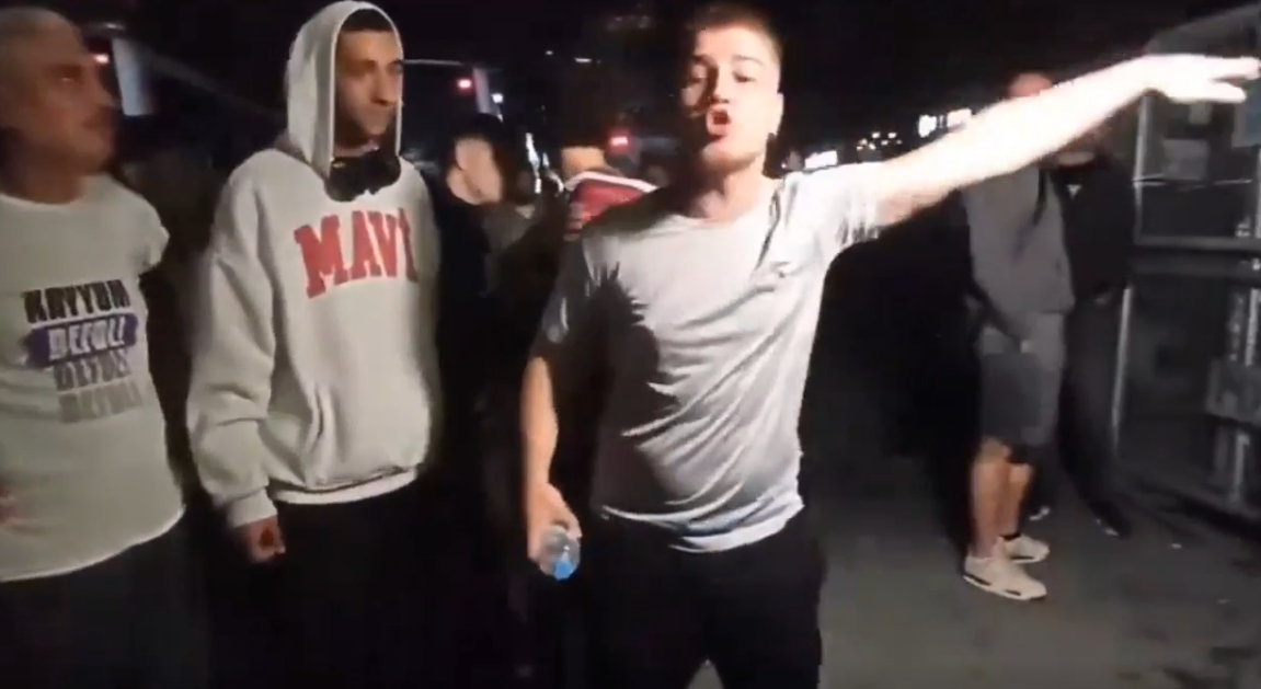 CHP'lilerden skandal hakaretler! Polisimize ağza alınmayacak hakaretler edildi