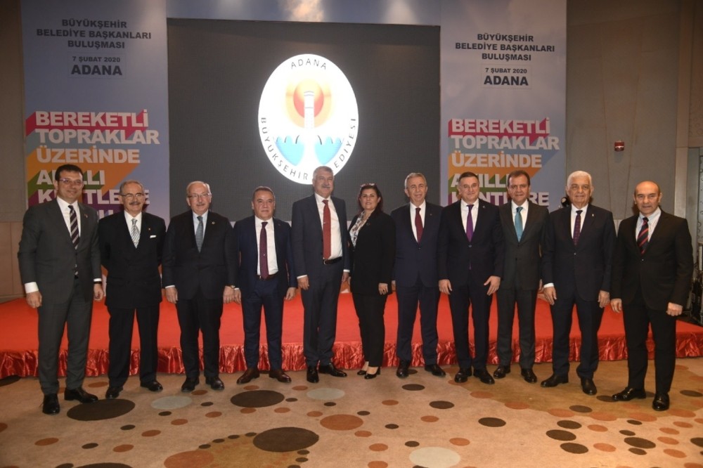 CHP’nin 11 büyükşehir belediye başkanı Adana’da buluştu 