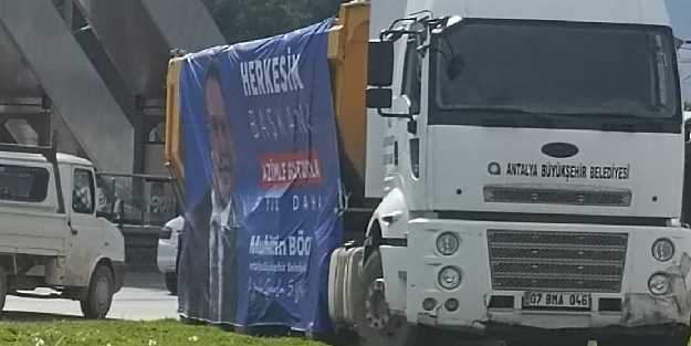 CHP’nin afiş noktası belediye aracının kasası! Kamyona 'Böcek' kondu