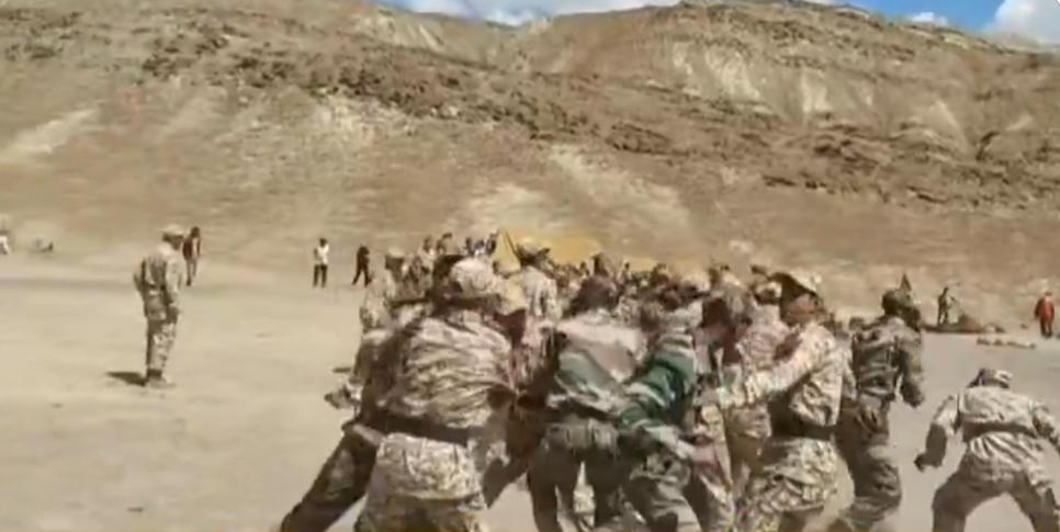 CHP’nin akıl hocası ortaya çıktı! Çin üniforması giyip zafer tiyatrosu oynayarak dünyayı kandırmaya kalktılar