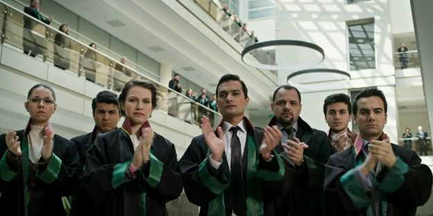 CHP'nin 'alkışlıyoruz' reklamı Paralel üniversitede çekilmiş