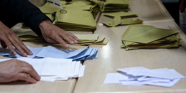 CHP'nin anketçisi son İstanbul anketini Türkiye'ye duyurdu! İmamoğlu'nun oy oranı olay