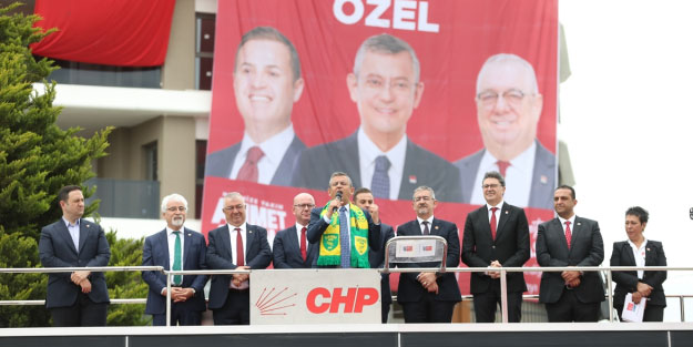 CHP'nin Balıkesir Edremit mitinginde ezan gafı! Mikrofonu açık unuttular