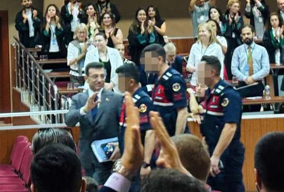 CHP’nin "Canlı Yayın" Maskesi Düştü: Kameraları görünce tepinmeye başladılar!