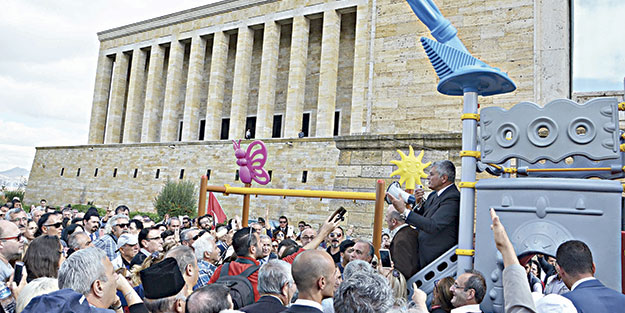 CHP’nin derdi kaos