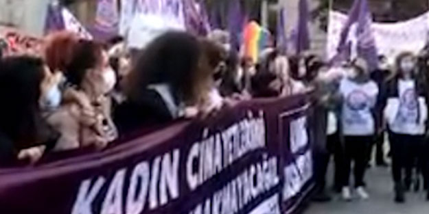 CHP'nin iki yüzlülüğü! Cami önünde LGBTİ propagandası