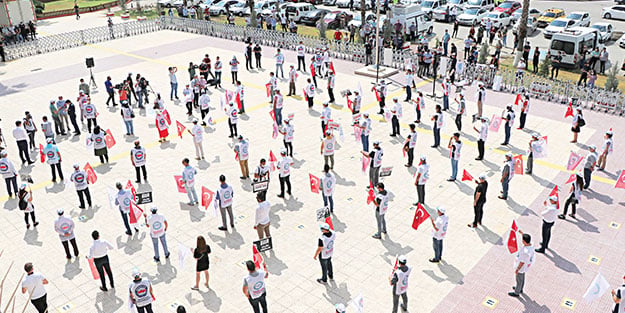 CHP'nin işçi kıyımına karşı sosyal mesafeli eylem