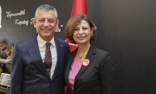 CHP'nin kalesi düştü: Ayşe Ünlüce partisinden istifa edip Yeni Parti'ye katıldı!