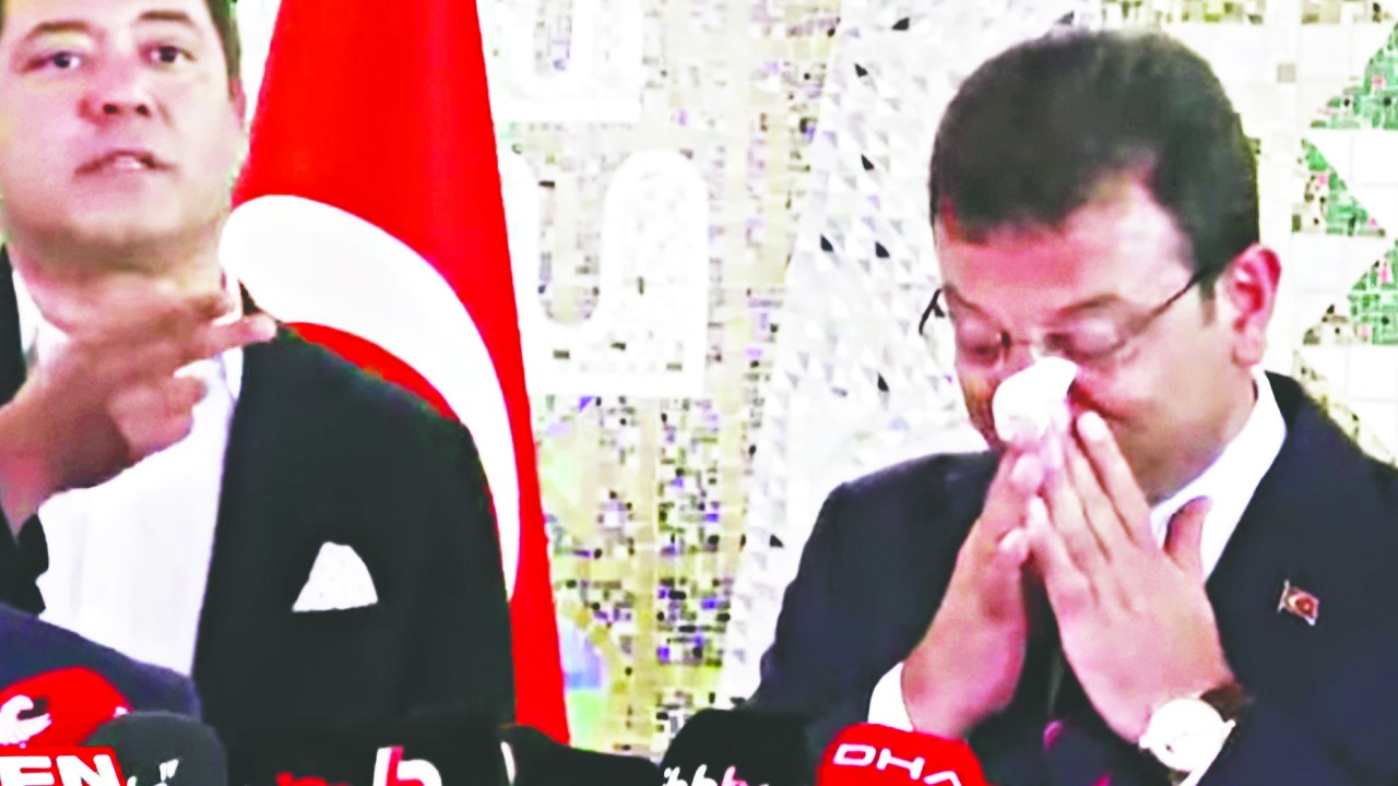 CHP’nin maskaralığına soyundular! Haçlı’dan Ekrem’e ödül