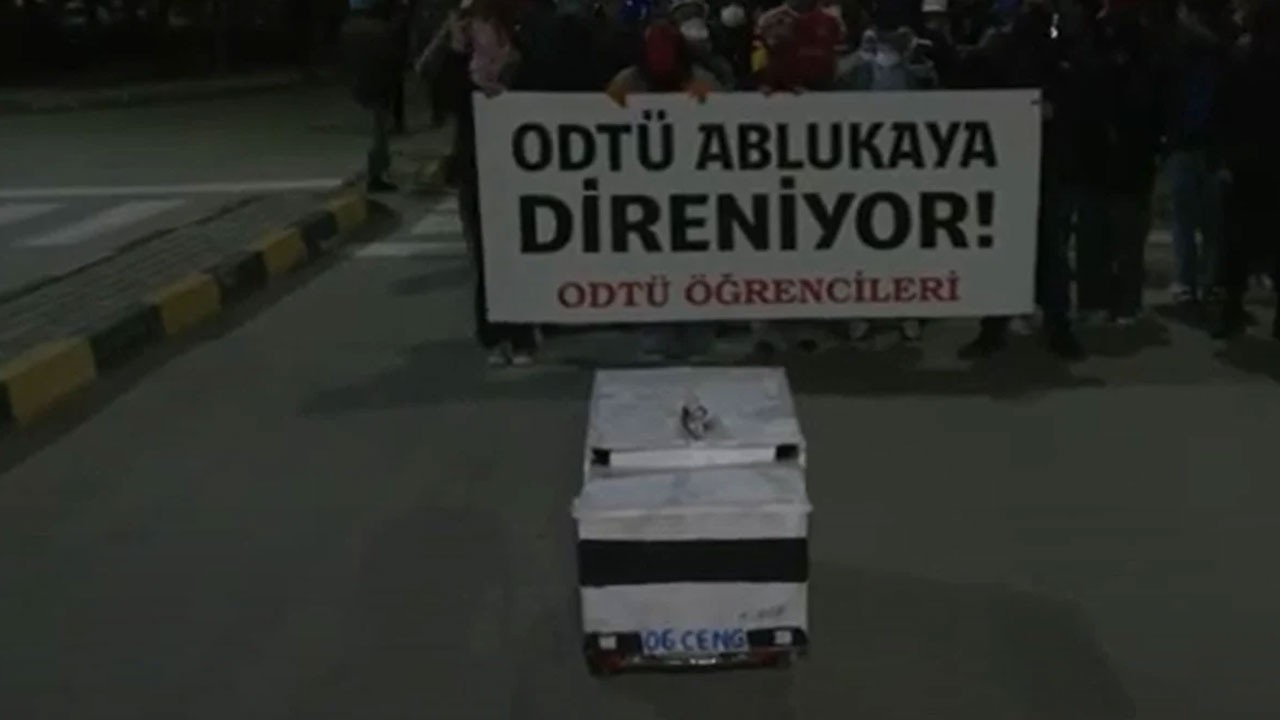 CHP’nin peşine takılan ODTÜ’lülerin vizyonu! Kimileri İHA SİHA ve Kızılelma yapar, kimileri kartondan TOMA yapar