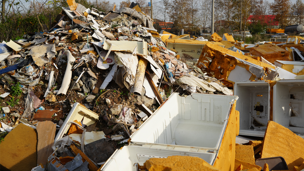 CHP’nin sadece 6 yılda açık hava çöplüğüne çevirdiği İzmitliler isyan etti: Bizi bu pislikten kurtarın!