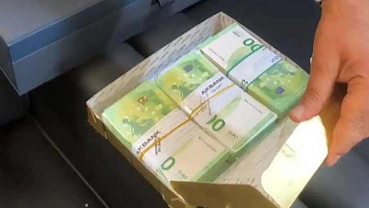 CHP’nin sloganı elde patladı! Meydanlarda ‘kurtuluş’ belediyelerde ‘vurgun’