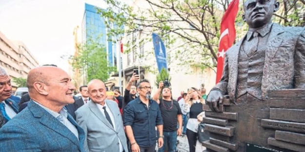CHP’nin TEKNOFEST'e rakip heykel panayırı: İzmir’de bir heykel daha halkın 'hizmetine' girdi