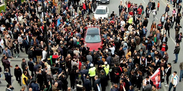 CHP’nin tüp izdihamı değil TOGG izdihamı Bu kalabalık birilerine kapak olsun
