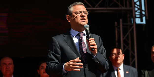 CHP'nin yarım Genel Başkanı atılan sloganı beğenmedi: Evladım o mesajı mı verdik şimdi? Slogancıyı değiştirin
