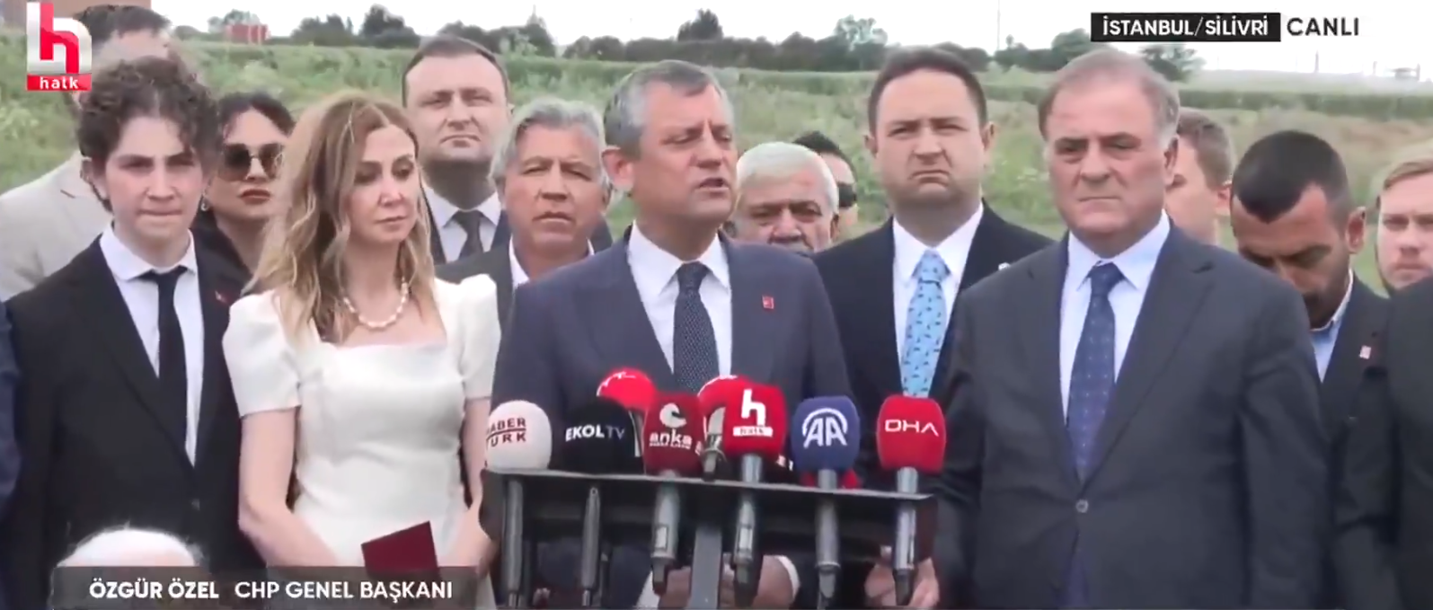 CHP'nin "Yeni Evliyası! Özgür Özel'den Skandal Benzetme: İmamoğlu "Göğün Yedi Kat Üstünde" mi?